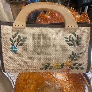 Vintage Embroidered cross stitch - Woven Beige Handbag with Wooden Handles